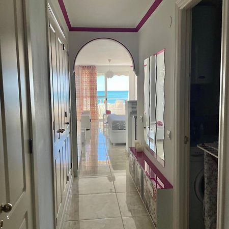 Roca Chica. Studio - First Line Beach Торемолинос Екстериор снимка