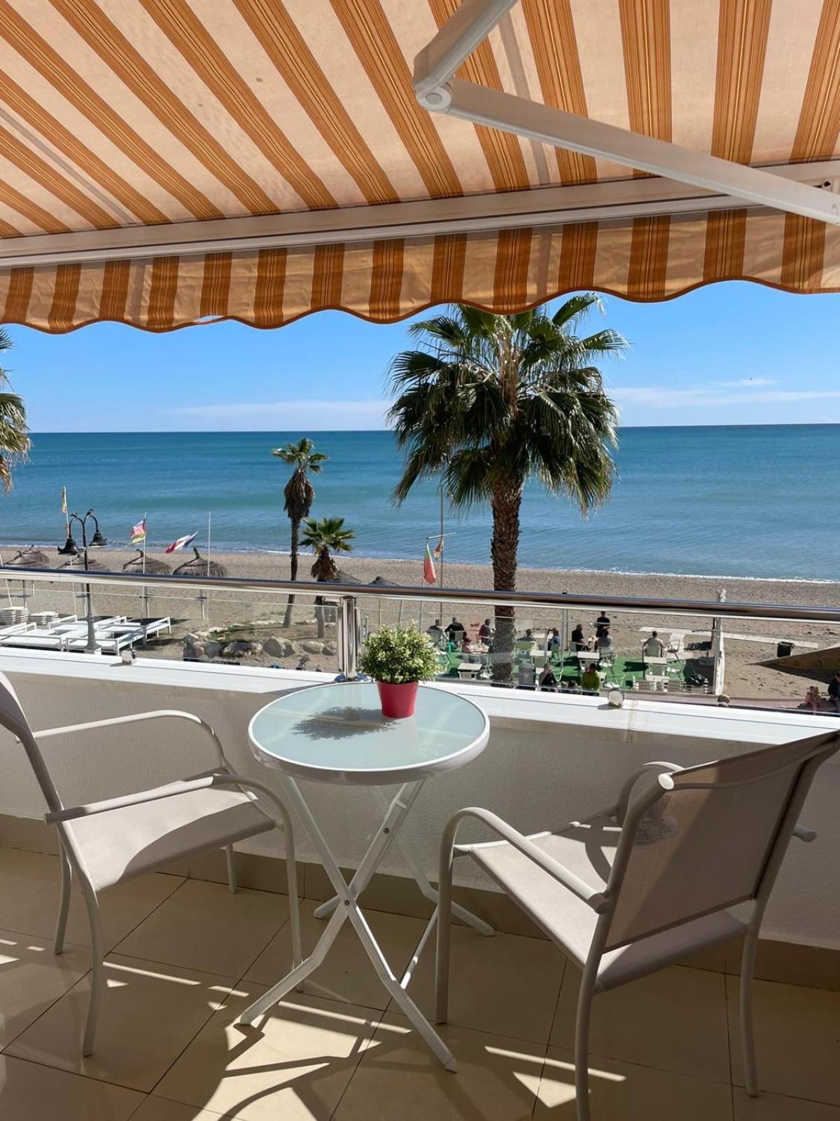 Roca Chica. Studio - First Line Beach Торемолинос Екстериор снимка