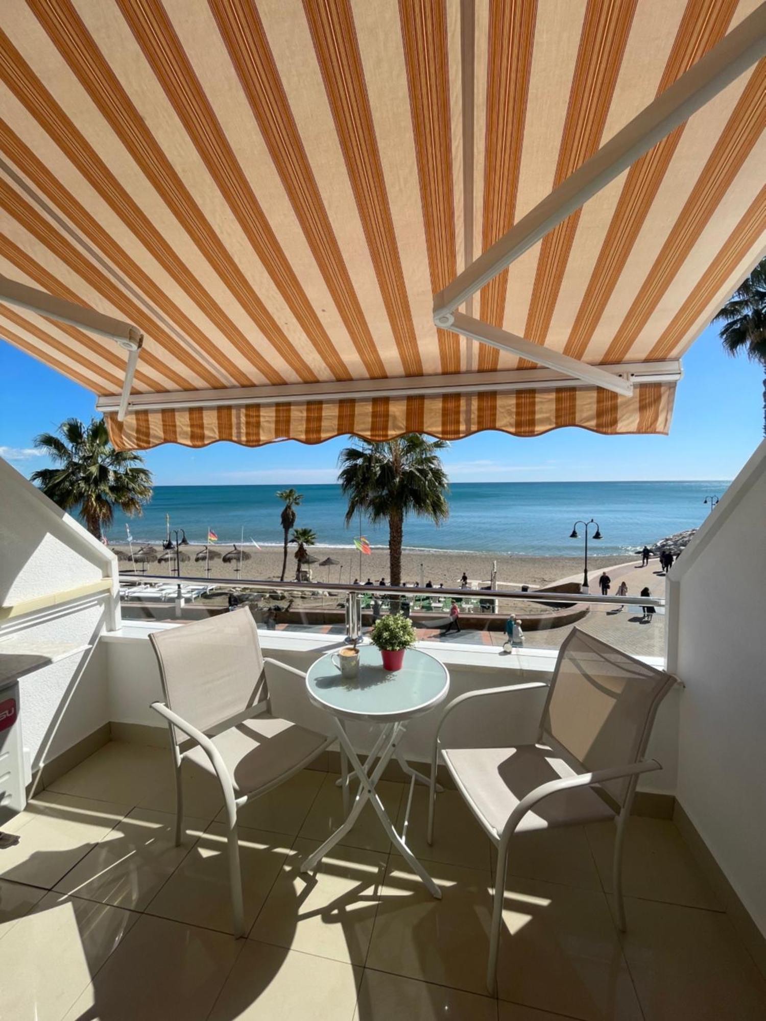 Roca Chica. Studio - First Line Beach Торемолинос Екстериор снимка