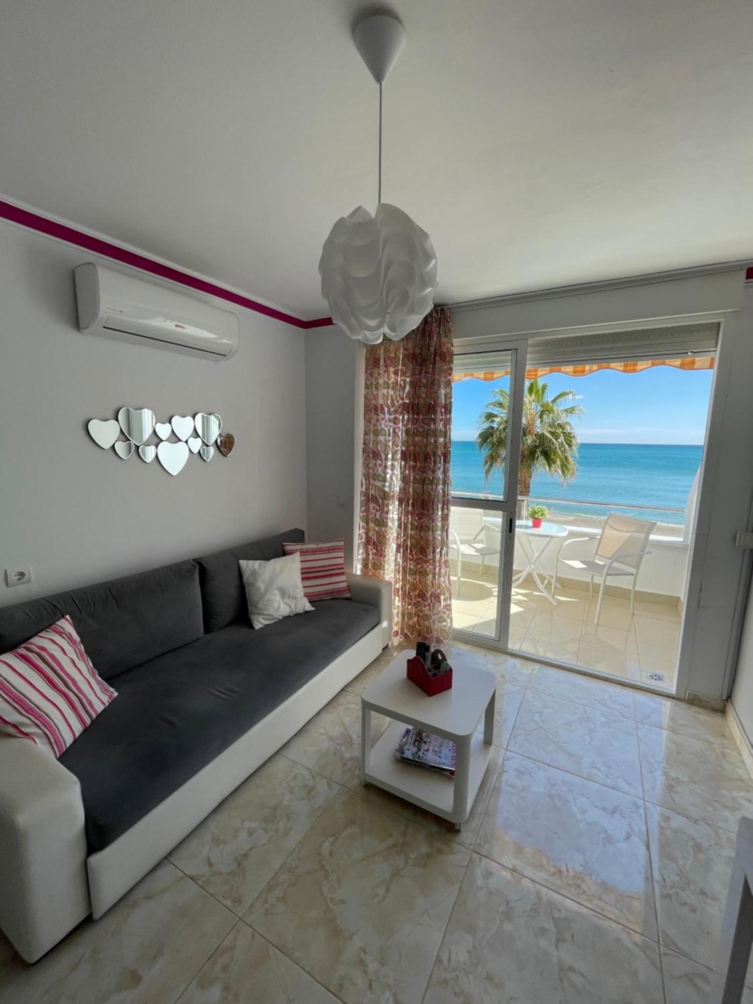 Roca Chica. Studio - First Line Beach Торемолинос Екстериор снимка