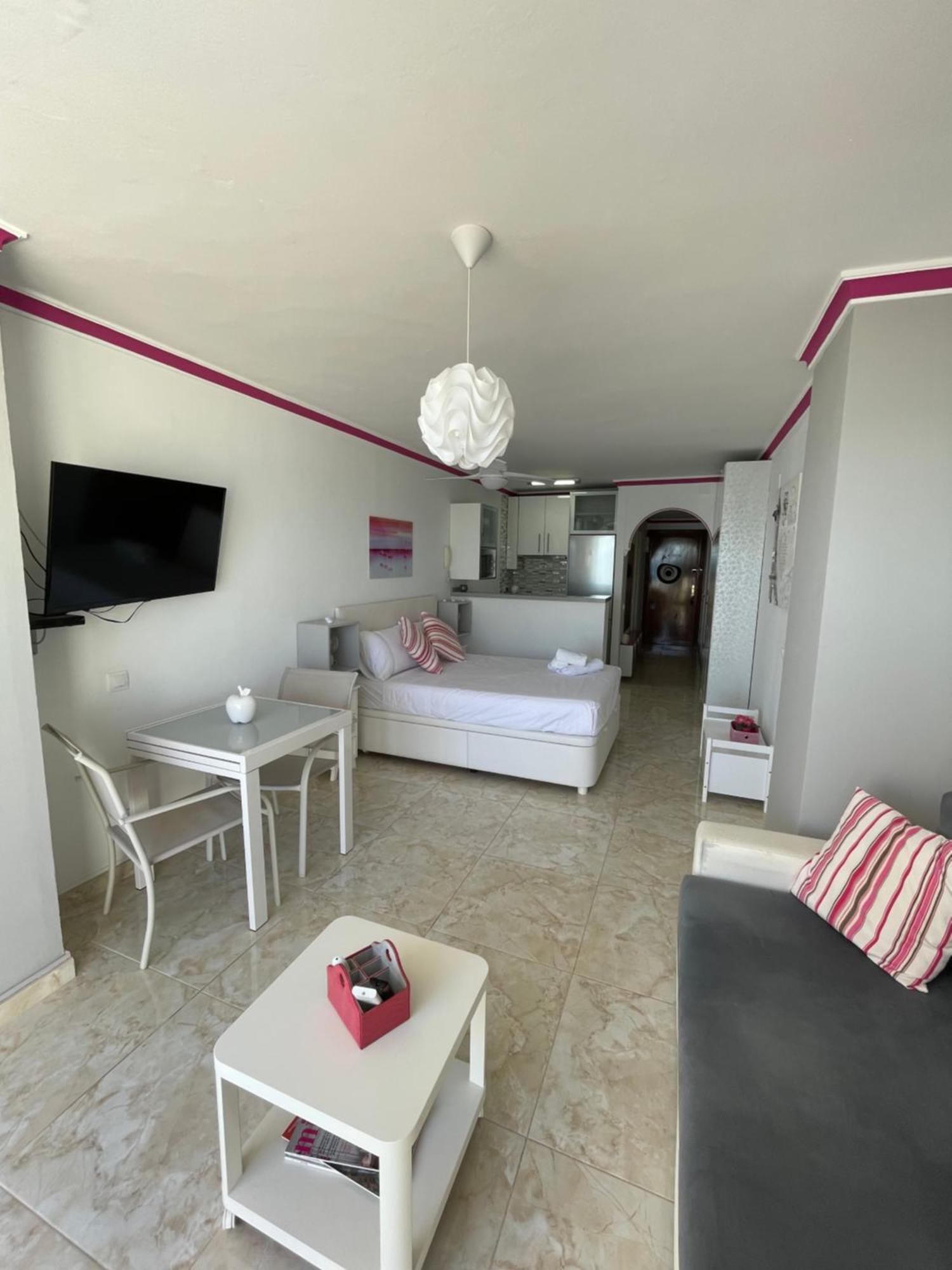 Roca Chica. Studio - First Line Beach Торемолинос Екстериор снимка