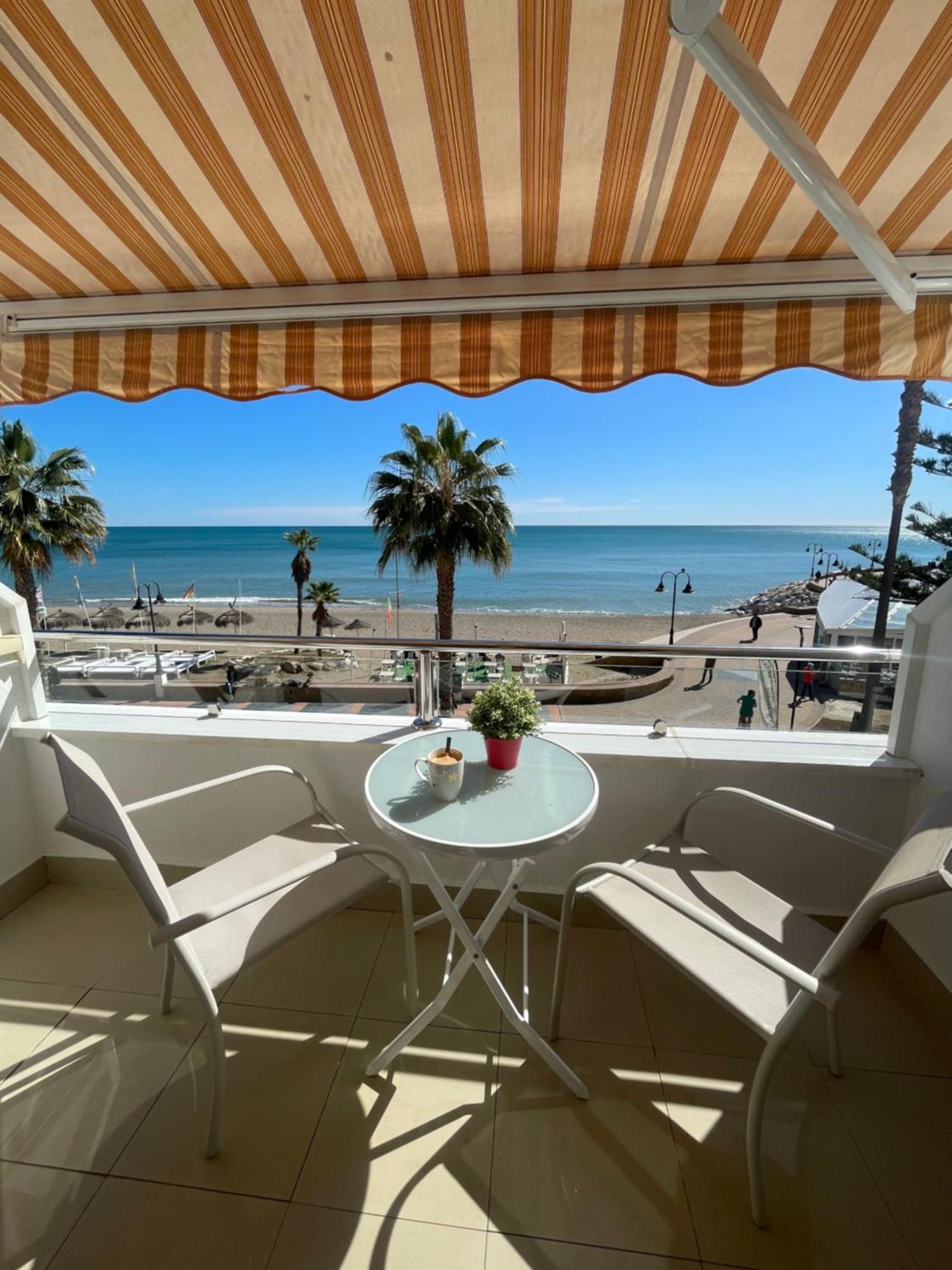 Roca Chica. Studio - First Line Beach Торемолинос Екстериор снимка