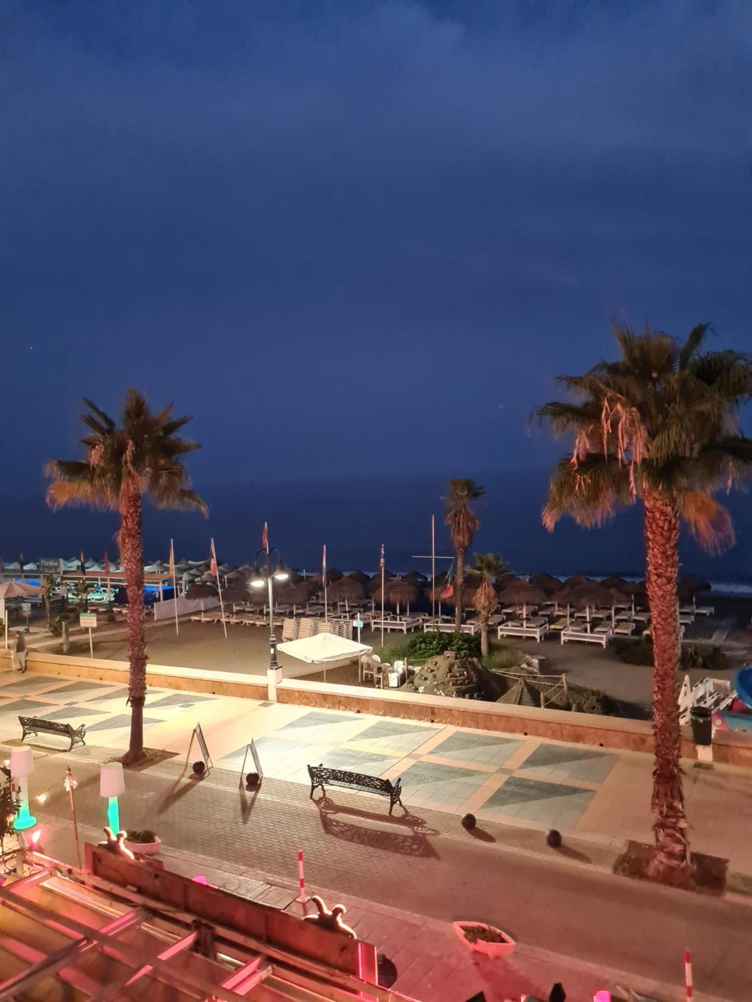 Roca Chica. Studio - First Line Beach Торемолинос Екстериор снимка